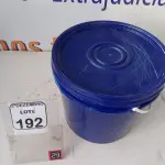 LOTE 192 - 01 BALDE DE TINTA. (NO ESTADO) ATENÇÃO! FAZER A VISITAÇÃO ANTES DE ARREMATAR, NÃO SABEMOS SE FUNCIONA. LEILÃO NÃO TEM GARANTIA E NEM DEVOLUÇÃO, SUJEITO A POSSÍVEIS AVARIAS VISÍVEIS/OCULTAS E/OU AUSÊNCIA DE COMPONENTES.