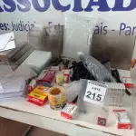 LOTE 215 - 01 LOTE C/VÁRIOS CANETÕES, CLIPES DE PAPEL, ORGANIZADOR DE PAPEIS E MATERIAIS P/ESCRITÓRIO DIVERSOS. (NO ESTADO) ATENÇÃO! FAZER A VISITAÇÃO ANTES DE ARREMATAR, NÃO SABEMOS SE FUNCIONA. LEILÃO NÃO TEM GARANTIA E NEM DEVOLUÇÃO, SUJEITO A POSSÍVEIS AVARIAS VISÍVEIS/OCULTAS E/OU AUSÊNCIA DE COMPONENTES.