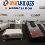 LOTE 067 - 03 PROJETORES MULTIMIDIA MARCAS E MODELOS DIVERSOS P/RETIRADA DE PEÇAS. (NO ESTADO) ATENÇÃO! FAZER A VISITAÇÃO ANTES DE ARREMATAR, NÃO SABEMOS SE FUNCIONA. LEILÃO NÃO TEM GARANTIA E NEM DEVOLUÇÃO, SUJEITO A POSSÍVEIS AVARIAS VISÍVEIS/OCULTAS E/OU AUSÊNCIA DE COMPONENTES.