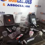 LOTE 243 - 01 LOTE C/VÁRIOS APARELHOS DE BARBEAR E MÁQUINAS DE CORTAR CABELO MARCAS E MODELOS DIVERSOS. (NO ESTADO) ATENÇÃO! FAZER A VISITAÇÃO ANTES DE ARREMATAR, NÃO SABEMOS SE FUNCIONA. LEILÃO NÃO TEM GARANTIA E NEM DEVOLUÇÃO, SUJEITO A POSSÍVEIS AVARIAS VISÍVEIS/OCULTAS E/OU AUSÊNCIA DE COMPONENTES.