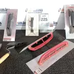 LOTE 225 - 04 DESEMPENADEIRAS, 01 COLHER DE OBRAS E 01 ESCOVA DE AÇO MARCAS E MODELOS DIVERSOS(NOVO). (NO ESTADO) ATENÇÃO! FAZER A VISITAÇÃO ANTES DE ARREMATAR, NÃO SABEMOS SE FUNCIONA. LEILÃO NÃO TEM GARANTIA E NEM DEVOLUÇÃO, SUJEITO A POSSÍVEIS AVARIAS VISÍVEIS/OCULTAS E/OU AUSÊNCIA DE COMPONENTES.