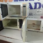 LOTE 207 - 03 MICRO-ONDAS MARCAS E MODELOS DIVERSOS SENDO 01 C/PRATO. (NO ESTADO) ATENÇÃO! FAZER A VISITAÇÃO ANTES DE ARREMATAR, NÃO SABEMOS SE FUNCIONA. LEILÃO NÃO TEM GARANTIA E NEM DEVOLUÇÃO, SUJEITO A POSSÍVEIS AVARIAS VISÍVEIS/OCULTAS E/OU AUSÊNCIA DE COMPONENTES.