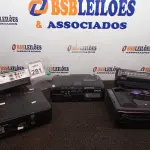 LOTE 281 - 05 PROJETORES MULTIMÍ DIA MARCAS E MODELOS DIVERSOS P/RETIRADA DE4 PEÇAS. (NO ESTADO) ATENÇÃO! FAZER A VISITAÇÃO ANTES DE ARREMATAR, NÃO SABEMOS SE FUNCIONA. LEILÃO NÃO TEM GARANTIA E NEM DEVOLUÇÃO, SUJEITO A POSSÍVEIS AVARIAS VISÍVEIS/OCULTAS E/OU AUSÊNCIA DE COMPONENTES.