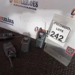 LOTE 242 - 04 RÁDIOS COMUNICADORES MARCA MOTOROLA C/AVARIAS. (NO ESTADO) ATENÇÃO! FAZER A VISITAÇÃO ANTES DE ARREMATAR, NÃO SABEMOS SE FUNCIONA. LEILÃO NÃO TEM GARANTIA E NEM DEVOLUÇÃO, SUJEITO A POSSÍVEIS AVARIAS VISÍVEIS/OCULTAS E/OU AUSÊNCIA DE COMPONENTES.