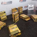 LOTE 205 - 08 CAIXAS DE GRAMPO P/TAPEÇARIA 6.35MM MARCA DEWALT. (NO ESTADO) ATENÇÃO! FAZER A VISITAÇÃO ANTES DE ARREMATAR, NÃO SABEMOS SE FUNCIONA. LEILÃO NÃO TEM GARANTIA E NEM DEVOLUÇÃO, SUJEITO A POSSÍVEIS AVARIAS VISÍVEIS/OCULTAS E/OU AUSÊNCIA DE COMPONENTES.
