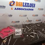 LOTE 007 - 01 LOTE C/MATERIAIS ODONTOLÓGICOS DIVERSOS. (NO ESTADO) ATENÇÃO! FAZER A VISITAÇÃO ANTES DE ARREMATAR, NÃO SABEMOS SE FUNCIONA. LEILÃO NÃO TEM GARANTIA E NEM DEVOLUÇÃO, SUJEITO A POSSÍVEIS AVARIAS VISÍVEIS/OCULTAS E/OU AUSÊNCIA DE COMPONENTES.