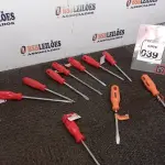 LOTE 039 - 07 CHAVES DE FENDA E 03 PHILIPS MARCAS E MODELOS DIVERSOS(NOVO). (NO ESTADO) ATENÇÃO! FAZER A VISITAÇÃO ANTES DE ARREMATAR, NÃO SABEMOS SE FUNCIONA. LEILÃO NÃO TEM GARANTIA E NEM DEVOLUÇÃO, SUJEITO A POSSÍVEIS AVARIAS VISÍVEIS/OCULTAS E/OU AUSÊNCIA DE COMPONENTES.