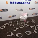 LOTE 037 - 10 ALGEMAS EM METAL. (NO ESTADO) ATENÇÃO! FAZER A VISITAÇÃO ANTES DE ARREMATAR, NÃO SABEMOS SE FUNCIONA. LEILÃO NÃO TEM GARANTIA E NEM DEVOLUÇÃO, SUJEITO A POSSÍVEIS AVARIAS VISÍVEIS/OCULTAS E/OU AUSÊNCIA DE COMPONENTES.