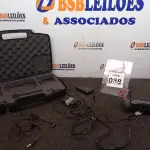 LOTE 038 - 01 RECEIVER WIRELESS C/MICROFONE E FONTE MARCA SHURE. (NO ESTADO) ATENÇÃO! FAZER A VISITAÇÃO ANTES DE ARREMATAR, NÃO SABEMOS SE FUNCIONA. LEILÃO NÃO TEM GARANTIA E NEM DEVOLUÇÃO, SUJEITO A POSSÍVEIS AVARIAS VISÍVEIS/OCULTAS E/OU AUSÊNCIA DE COMPONENTES.