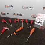 LOTE 039 - 07 CHAVES DE FENDA E 03 PHILIPS MARCAS E MODELOS DIVERSOS(NOVO). (NO ESTADO) ATENÇÃO! FAZER A VISITAÇÃO ANTES DE ARREMATAR, NÃO SABEMOS SE FUNCIONA. LEILÃO NÃO TEM GARANTIA E NEM DEVOLUÇÃO, SUJEITO A POSSÍVEIS AVARIAS VISÍVEIS/OCULTAS E/OU AUSÊNCIA DE COMPONENTES.