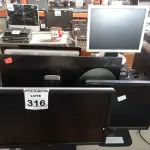 LOTE 316 - 12 MONITORES LCD MARCAS E MODELOS DIVERSOS P/RETIRADA DE PEÇAS. (NO ESTADO) ATENÇÃO! FAZER A VISITAÇÃO ANTES DE ARREMATAR, NÃO SABEMOS SE FUNCIONA. LEILÃO NÃO TEM GARANTIA E NEM DEVOLUÇÃO, SUJEITO A POSSÍVEIS AVARIAS VISÍVEIS/OCULTAS E/OU AUSÊNCIA DE COMPONENTES.