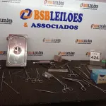 LOTE 424 - 01 LOTE COM MATERIAIS ODONTOLÓGICOS DIVERSOS. (NO ESTADO) ATENÇÃO! FAZER A VISITAÇÃO ANTES DE ARREMATAR, NÃO SABEMOS SE FUNCIONA. LEILÃO NÃO TEM GARANTIA E NEM DEVOLUÇÃO, SUJEITO A POSSÍVEIS AVARIAS VISÍVEIS/OCULTAS E/OU AUSÊNCIA DE COMPONENTES.