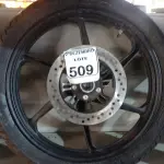 LOTE 509 - 01 RODA P/MOTO COM PNEU E CÂMARA DE AR, ARO “18. PARA HONDA 150 E 160 CILINDRADAS. (NO ESTADO) ATENÇÃO! FAZER A VISITAÇÃO ANTES DE ARREMATAR, NÃO SABEMOS SE FUNCIONA. LEILÃO NÃO TEM GARANTIA E NEM DEVOLUÇÃO, SUJEITO A POSSÍVEIS AVARIAS VISÍVEIS/OCULTAS E/OU AUSÊNCIA DE COMPONENTES.