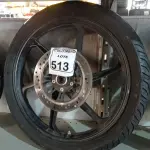 LOTE 513 - 01 RODA P/MOTO COM PNEU E CÂMARA DE AR, ARO “18. PARA HONDA 150 E 160 CILINDRADAS. (NO ESTADO) ATENÇÃO! FAZER A VISITAÇÃO ANTES DE ARREMATAR, NÃO SABEMOS SE FUNCIONA. LEILÃO NÃO TEM GARANTIA E NEM DEVOLUÇÃO, SUJEITO A POSSÍVEIS AVARIAS VISÍVEIS/OCULTAS E/OU AUSÊNCIA DE COMPONENTES.