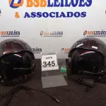 LOTE 345 - 02 CAPACETES PARA MOTO NA COR PRETA. (NO ESTADO) ATENÇÃO! FAZER A VISITAÇÃO ANTES DE ARREMATAR, NÃO SABEMOS SE FUNCIONA. LEILÃO NÃO TEM GARANTIA E NEM DEVOLUÇÃO, SUJEITO A POSSÍVEIS AVARIAS VISÍVEIS/OCULTAS E/OU AUSÊNCIA DE COMPONENTES.