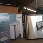 LOTE 550 - 01 LIXEIRA EM INOX COM PEDAL 5L MARCA MOOD. (NO ESTADO) ATENÇÃO! FAZER A VISITAÇÃO ANTES DE ARREMATAR, NÃO SABEMOS SE FUNCIONA. LEILÃO NÃO TEM GARANTIA E NEM DEVOLUÇÃO, SUJEITO A POSSÍVEIS AVARIAS VISÍVEIS/OCULTAS E/OU AUSÊNCIA DE COMPONENTES.