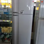 LOTE 425 - 01 GELADEIRA MARCA ELECTROLUX. (NO ESTADO) ATENÇÃO! FAZER A VISITAÇÃO ANTES DE ARREMATAR, NÃO SABEMOS SE FUNCIONA. LEILÃO NÃO TEM GARANTIA E NEM DEVOLUÇÃO, SUJEITO A POSSÍVEIS AVARIAS VISÍVEIS/OCULTAS E/OU AUSÊNCIA DE COMPONENTES.
