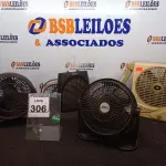 LOTE 306 - 04 VENTILADORES MARCAS E MODELOS DIVERSOS. (NO ESTADO) ATENÇÃO! FAZER A VISITAÇÃO ANTES DE ARREMATAR, NÃO SABEMOS SE FUNCIONA. LEILÃO NÃO TEM GARANTIA E NEM DEVOLUÇÃO, SUJEITO A POSSÍVEIS AVARIAS VISÍVEIS/OCULTAS E/OU AUSÊNCIA DE COMPONENTES.
