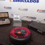 LOTE 329 - 01 SECRETARIA ELETRÔNICA MARCA CCE, 01 RECEPTOR GENERAL INSTRUMENT E 01 ASPIRADOR ROBÔ P/RETIRADA DE PEÇAS. (NO ESTADO) ATENÇÃO! FAZER A VISITAÇÃO ANTES DE ARREMATAR, NÃO SABEMOS SE FUNCIONA. LEILÃO NÃO TEM GARANTIA E NEM DEVOLUÇÃO, SUJEITO A POSSÍVEIS AVARIAS VISÍVEIS/OCULTAS E/OU AUSÊNCIA DE COMPONENTES.