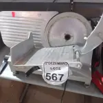 LOTE 567 - 01 CORTADOR DE FRIOS MARCA FILIZOLA. (NO ESTADO) ATENÇÃO! FAZER A VISITAÇÃO ANTES DE ARREMATAR, NÃO SABEMOS SE FUNCIONA. LEILÃO NÃO TEM GARANTIA E NEM DEVOLUÇÃO, SUJEITO A POSSÍVEIS AVARIAS VISÍVEIS/OCULTAS E/OU AUSÊNCIA DE COMPONENTES.