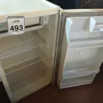 LOTE 493 - 01 FRIGOBAR 220V MARCA CONSUL. (NO ESTADO) ATENÇÃO! FAZER A VISITAÇÃO ANTES DE ARREMATAR, NÃO SABEMOS SE FUNCIONA. LEILÃO NÃO TEM GARANTIA E NEM DEVOLUÇÃO, SUJEITO A POSSÍVEIS AVARIAS VISÍVEIS/OCULTAS E/OU AUSÊNCIA DE COMPONENTES.
