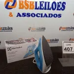 LOTE 407 - 01 FERRO A VAPOR DE PASSAR ROUPAS ELECTROLUX COR BRANCA C/ AZUL (NOVO). (NO ESTADO) ATENÇÃO! FAZER A VISITAÇÃO ANTES DE ARREMATAR, NÃO SABEMOS SE FUNCIONA. LEILÃO NÃO TEM GARANTIA E NEM DEVOLUÇÃO, SUJEITO A POSSÍVEIS AVARIAS VISÍVEIS/OCULTAS E/OU AUSÊNCIA DE COMPONENTES.