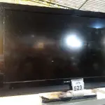 LOTE 523 - 01 TV 40” MARCA SONY. (NO ESTADO) ATENÇÃO! FAZER A VISITAÇÃO ANTES DE ARREMATAR, NÃO SABEMOS SE FUNCIONA. LEILÃO NÃO TEM GARANTIA E NEM DEVOLUÇÃO, SUJEITO A POSSÍVEIS AVARIAS VISÍVEIS/OCULTAS E/OU AUSÊNCIA DE COMPONENTES.