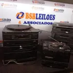 LOTE 317 - 02 TOCA DISCOS E 01 RECEIVER E 01 TOCA CDS C/AVARIAS MARCAS E MODELOS DIVERSOS. (NO ESTADO) ATENÇÃO! FAZER A VISITAÇÃO ANTES DE ARREMATAR, NÃO SABEMOS SE FUNCIONA. LEILÃO NÃO TEM GARANTIA E NEM DEVOLUÇÃO, SUJEITO A POSSÍVEIS AVARIAS VISÍVEIS/OCULTAS E/OU AUSÊNCIA DE COMPONENTES.