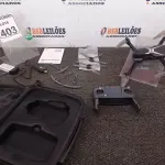 LOTE 403 - 01 DRONE COM CASE DA MARCA ZYMA. (NO ESTADO) ATENÇÃO! FAZER A VISITAÇÃO ANTES DE ARREMATAR, NÃO SABEMOS SE FUNCIONA. LEILÃO NÃO TEM GARANTIA E NEM DEVOLUÇÃO, SUJEITO A POSSÍVEIS AVARIAS VISÍVEIS/OCULTAS E/OU AUSÊNCIA DE COMPONENTES.