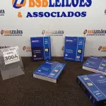 LOTE 300 - 05 REFLETORES LED AMBIENTE EXTERNO 100W. (NOVO), (NO ESTADO) ATENÇÃO! FAZER A VISITAÇÃO ANTES DE ARREMATAR, NÃO SABEMOS SE FUNCIONA. LEILÃO NÃO TEM GARANTIA E NEM DEVOLUÇÃO, SUJEITO A POSSÍVEIS AVARIAS VISÍVEIS/OCULTAS E/OU AUSÊNCIA DE COMPONENTES.