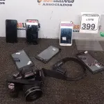 LOTE 399 - 01 CÂMERA DIGITAL MARCA FUJIFILM 06 CELULARES MARCAS E MODELOS DIVERSOS P/RETIRADA DE PEÇAS. (NO ESTADO) ATENÇÃO! FAZER A VISITAÇÃO ANTES DE ARREMATAR, NÃO SABEMOS SE FUNCIONA. LEILÃO NÃO TEM GARANTIA E NEM DEVOLUÇÃO, SUJEITO A POSSÍVEIS AVARIAS VISÍVEIS/OCULTAS E/OU AUSÊNCIA DE COMPONENTES.