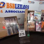 LOTE 375 - 01 LOTE C/GRANDE QUANTIDADE DE CD’S E DVD’S MARCAS E MODELOS DIVERSOS. (NO ESTADO) ATENÇÃO! FAZER A VISITAÇÃO ANTES DE ARREMATAR, NÃO SABEMOS SE FUNCIONA. LEILÃO NÃO TEM GARANTIA E NEM DEVOLUÇÃO, SUJEITO A POSSÍVEIS AVARIAS VISÍVEIS/OCULTAS E/OU AUSÊNCIA DE COMPONENTES.