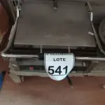 LOTE 541 - 01 GRILL WARING EM INOX. (NO ESTADO) ATENÇÃO! FAZER A VISITAÇÃO ANTES DE ARREMATAR, NÃO SABEMOS SE FUNCIONA. LEILÃO NÃO TEM GARANTIA E NEM DEVOLUÇÃO, SUJEITO A POSSÍVEIS AVARIAS VISÍVEIS/OCULTAS E/OU AUSÊNCIA DE COMPONENTES.