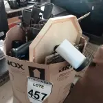 LOTE 457 - 03 RELÓGIOS DE PAREDE, LEITORES DE CÓDIGOS DE BARRA, LUMINARIAS E ESPETOS DE JARDIM DIVERSOS. (NO ESTADO) ATENÇÃO! FAZER A VISITAÇÃO ANTES DE ARREMATAR, NÃO SABEMOS SE FUNCIONA. LEILÃO NÃO TEM GARANTIA E NEM DEVOLUÇÃO, SUJEITO A POSSÍVEIS AVARIAS VISÍVEIS/OCULTAS E/OU AUSÊNCIA DE COMPONENTES.