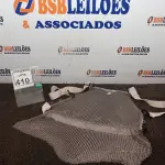 LOTE 410 - 01 AVENTAL P/AÇOUGUEIRO. (NO ESTADO) ATENÇÃO! FAZER A VISITAÇÃO ANTES DE ARREMATAR, NÃO SABEMOS SE FUNCIONA. LEILÃO NÃO TEM GARANTIA E NEM DEVOLUÇÃO, SUJEITO A POSSÍVEIS AVARIAS VISÍVEIS/OCULTAS E/OU AUSÊNCIA DE COMPONENTES.