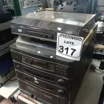 LOTE 317 - 02 TOCA DISCOS E 01 RECEIVER E 01 TOCA CDS C/AVARIAS MARCAS E MODELOS DIVERSOS. (NO ESTADO) ATENÇÃO! FAZER A VISITAÇÃO ANTES DE ARREMATAR, NÃO SABEMOS SE FUNCIONA. LEILÃO NÃO TEM GARANTIA E NEM DEVOLUÇÃO, SUJEITO A POSSÍVEIS AVARIAS VISÍVEIS/OCULTAS E/OU AUSÊNCIA DE COMPONENTES.