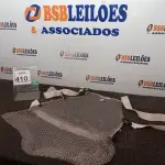 LOTE 410 - 01 AVENTAL P/AÇOUGUEIRO. (NO ESTADO) ATENÇÃO! FAZER A VISITAÇÃO ANTES DE ARREMATAR, NÃO SABEMOS SE FUNCIONA. LEILÃO NÃO TEM GARANTIA E NEM DEVOLUÇÃO, SUJEITO A POSSÍVEIS AVARIAS VISÍVEIS/OCULTAS E/OU AUSÊNCIA DE COMPONENTES.