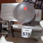 LOTE 570 - 01 CORTADOR DE FRIOS MARCA FILIZOLA. (NO ESTADO) ATENÇÃO! FAZER A VISITAÇÃO ANTES DE ARREMATAR, NÃO SABEMOS SE FUNCIONA. LEILÃO NÃO TEM GARANTIA E NEM DEVOLUÇÃO, SUJEITO A POSSÍVEIS AVARIAS VISÍVEIS/OCULTAS E/OU AUSÊNCIA DE COMPONENTES.