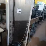 LOTE 307 - 01 GELADEIRA MARCA CONTINENTAL 220V. (NO ESTADO) ATENÇÃO! FAZER A VISITAÇÃO ANTES DE ARREMATAR, NÃO SABEMOS SE FUNCIONA. LEILÃO NÃO TEM GARANTIA E NEM DEVOLUÇÃO, SUJEITO A POSSÍVEIS AVARIAS VISÍVEIS/OCULTAS E/OU AUSÊNCIA DE COMPONENTES.