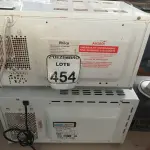 LOTE 454 - 02 MICRO-ONDAS MARCA ELECTROLUX E PHILCO. S/PRATO 0(NO ESTADO) ATENÇÃO! FAZER A VISITAÇÃO ANTES DE ARREMATAR, NÃO SABEMOS SE FUNCIONA. LEILÃO NÃO TEM GARANTIA E NEM DEVOLUÇÃO, SUJEITO A POSSÍVEIS AVARIAS VISÍVEIS/OCULTAS E/OU AUSÊNCIA DE COMPONENTES.