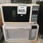 LOTE 455 - 02 MICRO-ONDAS PHILCO E ELECTROLUX S/PRATO. (NO ESTADO) ATENÇÃO! FAZER A VISITAÇÃO ANTES DE ARREMATAR, NÃO SABEMOS SE FUNCIONA. LEILÃO NÃO TEM GARANTIA E NEM DEVOLUÇÃO, SUJEITO A POSSÍVEIS AVARIAS VISÍVEIS/OCULTAS E/OU AUSÊNCIA DE COMPONENTES.