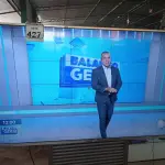 LOTE 427 - 01 TV 55” MARCA PHILCO. (NO ESTADO) ATENÇÃO! FAZER A VISITAÇÃO ANTES DE ARREMATAR, NÃO SABEMOS SE FUNCIONA. LEILÃO NÃO TEM GARANTIA E NEM DEVOLUÇÃO, SUJEITO A POSSÍVEIS AVARIAS VISÍVEIS/OCULTAS E/OU AUSÊNCIA DE COMPONENTES.