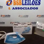 LOTE 405 - 01 FERRO A VAPOR P/ PASSAR ROUPAS MARCA ELECTROLUX COR BRANCA C/AZUL (NOVO). (NO ESTADO) ATENÇÃO! FAZER A VISITAÇÃO ANTES DE ARREMATAR, NÃO SABEMOS SE FUNCIONA. LEILÃO NÃO TEM GARANTIA E NEM DEVOLUÇÃO, SUJEITO A POSSÍVEIS AVARIAS VISÍVEIS/OCULTAS E/OU AUSÊNCIA DE COMPONENTES.
