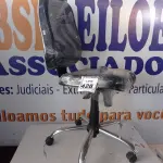 LOTE 428 - 01 CADEIRA GIRATÓRIA P/ESCRITÓRIO. (NO ESTADO) ATENÇÃO! FAZER A VISITAÇÃO ANTES DE ARREMATAR, NÃO SABEMOS SE FUNCIONA. LEILÃO NÃO TEM GARANTIA E NEM DEVOLUÇÃO, SUJEITO A POSSÍVEIS AVARIAS VISÍVEIS/OCULTAS E/OU AUSÊNCIA DE COMPONENTES.