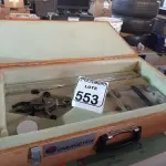 LOTE 553 - 01 CAIXA DE MADEIRA P/MATERIAIS DE LABORATÓRIO. (NO ESTADO) ATENÇÃO! FAZER A VISITAÇÃO ANTES DE ARREMATAR, NÃO SABEMOS SE FUNCIONA. LEILÃO NÃO TEM GARANTIA E NEM DEVOLUÇÃO, SUJEITO A POSSÍVEIS AVARIAS VISÍVEIS/OCULTAS E/OU AUSÊNCIA DE COMPONENTES.