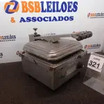 LOTE 321 - 01 SANDUICHEIRA ELÉTRICA INDUSTRIAL EM INOX. (NO ESTADO) ATENÇÃO! FAZER A VISITAÇÃO ANTES DE ARREMATAR, NÃO SABEMOS SE FUNCIONA. LEILÃO NÃO TEM GARANTIA E NEM DEVOLUÇÃO, SUJEITO A POSSÍVEIS AVARIAS VISÍVEIS/OCULTAS E/OU AUSÊNCIA DE COMPONENTES.