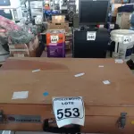 LOTE 553 - 01 CAIXA DE MADEIRA P/MATERIAIS DE LABORATÓRIO. (NO ESTADO) ATENÇÃO! FAZER A VISITAÇÃO ANTES DE ARREMATAR, NÃO SABEMOS SE FUNCIONA. LEILÃO NÃO TEM GARANTIA E NEM DEVOLUÇÃO, SUJEITO A POSSÍVEIS AVARIAS VISÍVEIS/OCULTAS E/OU AUSÊNCIA DE COMPONENTES.