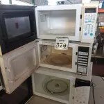LOTE 379 - 03 MICROONDAS MARCAS E MODELOS DIVERSOS C/PRATO. (NO ESTADO) ATENÇÃO! FAZER A VISITAÇÃO ANTES DE ARREMATAR, NÃO SABEMOS SE FUNCIONA. LEILÃO NÃO TEM GARANTIA E NEM DEVOLUÇÃO, SUJEITO A POSSÍVEIS AVARIAS VISÍVEIS/OCULTAS E/OU AUSÊNCIA DE COMPONENTES.