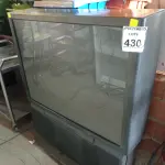 LOTE 430 - 01 TV DE TUBO ANTIGA SONY. (NO ESTADO) ATENÇÃO! FAZER A VISITAÇÃO ANTES DE ARREMATAR, NÃO SABEMOS SE FUNCIONA. LEILÃO NÃO TEM GARANTIA E NEM DEVOLUÇÃO, SUJEITO A POSSÍVEIS AVARIAS VISÍVEIS/OCULTAS E/OU AUSÊNCIA DE COMPONENTES.