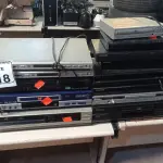 LOTE 318 - 01VÍDEO CASSETE E VÁRIOS APARELHOS DVD MARCAS E MODELOS DIVERSOS. (NO ESTADO) ATENÇÃO! FAZER A VISITAÇÃO ANTES DE ARREMATAR, NÃO SABEMOS SE FUNCIONA. LEILÃO NÃO TEM GARANTIA E NEM DEVOLUÇÃO, SUJEITO A POSSÍVEIS AVARIAS VISÍVEIS/OCULTAS E/OU AUSÊNCIA DE COMPONENTES.